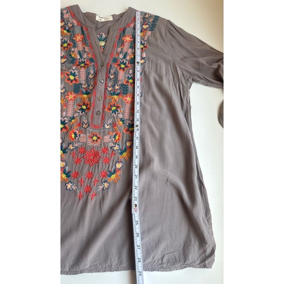 Solitaire Floral Embroidered 3/4 Sleeves Tunic Top - Picture 10 of 10